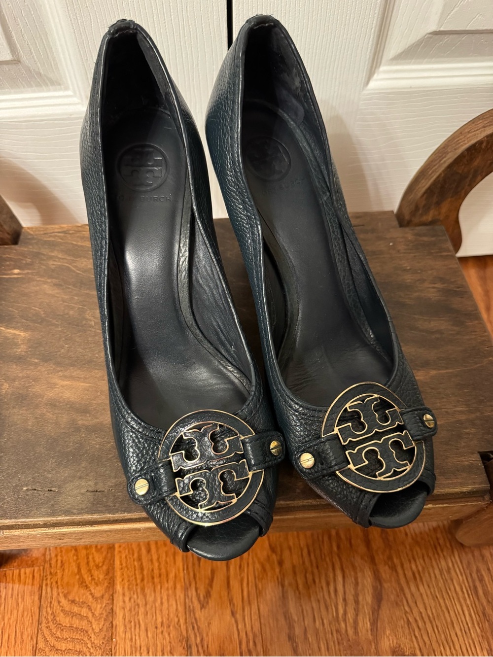 Tory Burch Leticia Peep Toe Black Leather Wedge Sz 11